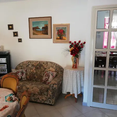 Beddra Lu Suli, Lu Mari E Lu Ventu Apartment *